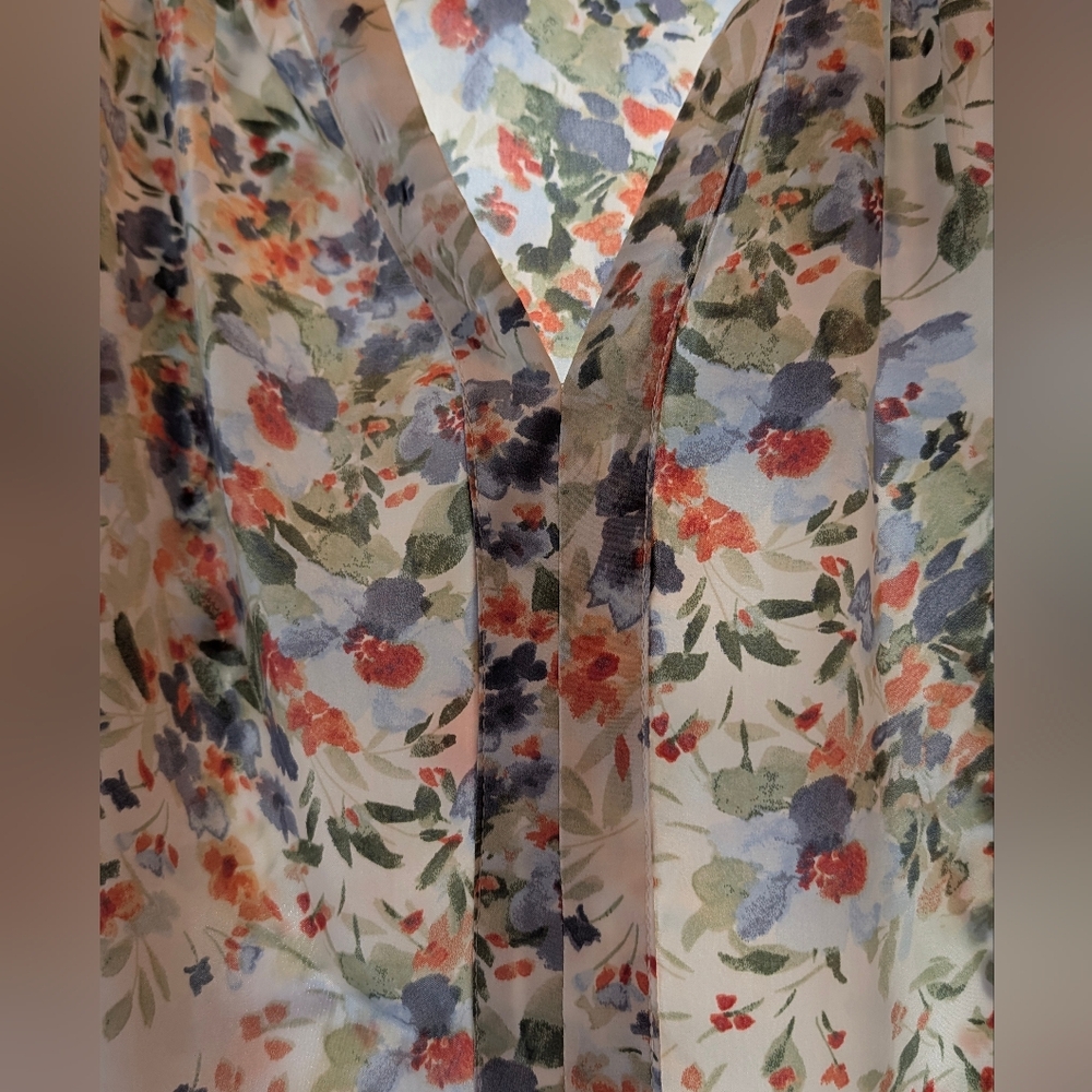 CeCe Split Neck Top Plus  Multicolor Floral Blouse Egret New Size 3X - Picture 4 of 6
